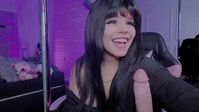 BonnieAnderson  online show from February 12, 8:15 pm