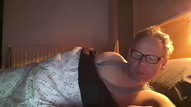 Snapshot of kinkyslet8 chatting on March 4, 5:57 am kinkyslet8 online show from March 4, 5:57 am