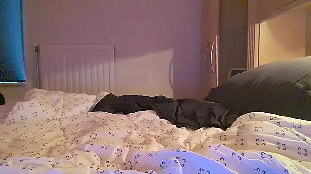 Snapshot of kinkyslet8 chatting on March 21, 8:19 am kinkyslet8 online show from March 21, 8:19 am