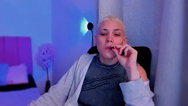 Charlee pink online show from February 5, 11:31 pm