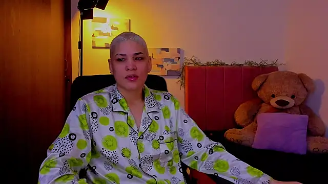 Charlee pink online show from April 4, 1:41 pm