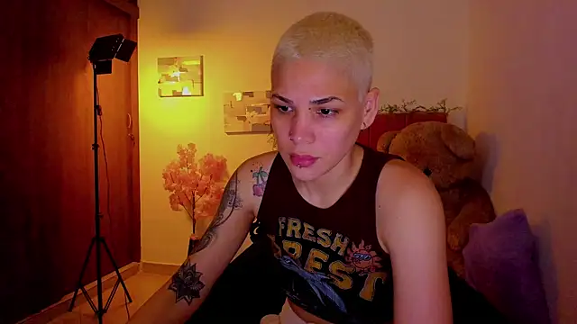Snapshot of Charlee_pink chatting on April 21, 7:25 am Charlee pink online show from April 21, 7:25 am