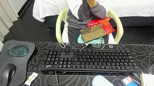 Snapshot of Abrillee1 chatting on March 1, 7:26 pm Abrillee1 online show from March 1, 7:26 pm