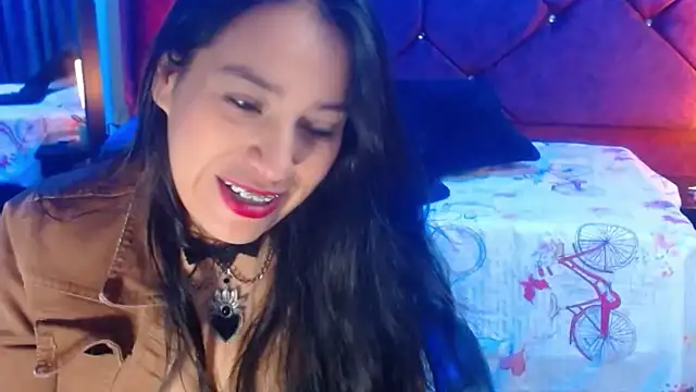 Julietacollins06 online show from April 18, 2:21 pm