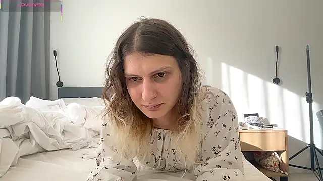 Alice Pinkhead online show from October 10, 9:41 am