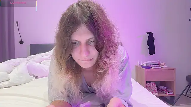 Snapshot of Alice_Pinkhead chatting on December 1, 4:50 am Alice Pinkhead online show from December 1, 4:50 am