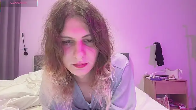 Snapshot of Alice_Pinkhead chatting on December 2, 5:24 am Alice Pinkhead online show from December 2, 5:24 am