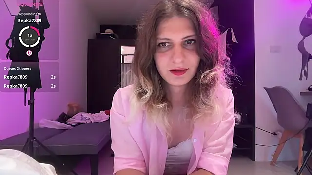 Snapshot of Alice_Pinkhead chatting on December 16, 9:58 am Alice Pinkhead online show from December 16, 9:58 am