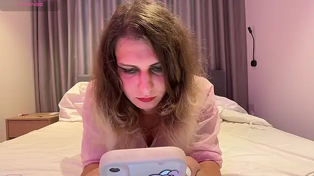 Snapshot of Alice_Pinkhead chatting on January 6, 7:12 am Alice Pinkhead online show from January 6, 7:12 am