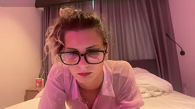 Snapshot of Alice_Pinkhead chatting on January 12, 8:19 am Alice Pinkhead online show from January 12, 8:19 am