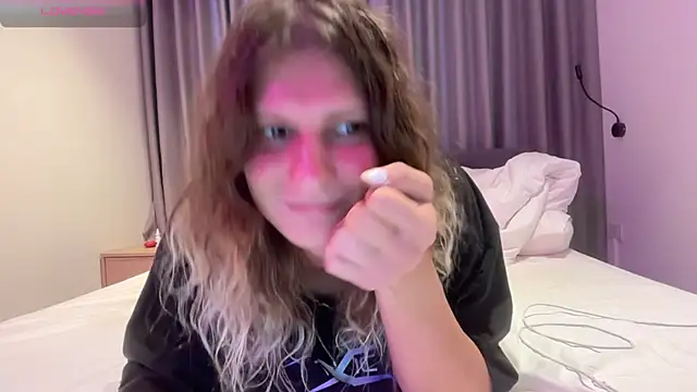 Snapshot of Alice_Pinkhead chatting on February 5, 7:46 am Alice Pinkhead online show from February 5, 7:46 am