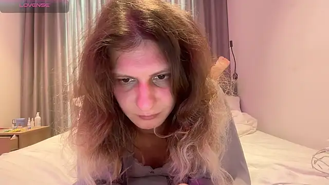 Snapshot of Alice_Pinkhead chatting on February 12, 10:10 am Alice Pinkhead online show from February 12, 10:10 am