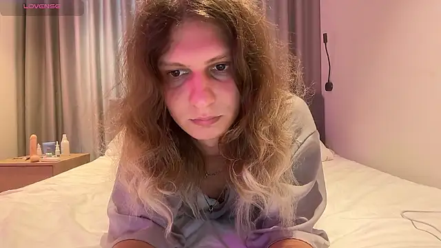 Snapshot of Alice_Pinkhead chatting on February 17, 8:00 am Alice Pinkhead online show from February 17, 8:00 am