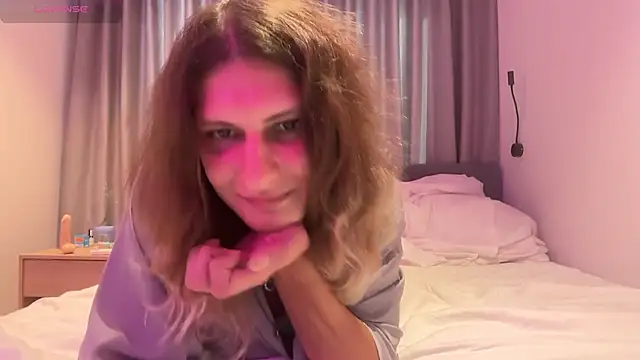 Snapshot of Alice_Pinkhead chatting on February 19, 8:32 am Alice Pinkhead online show from February 19, 8:32 am