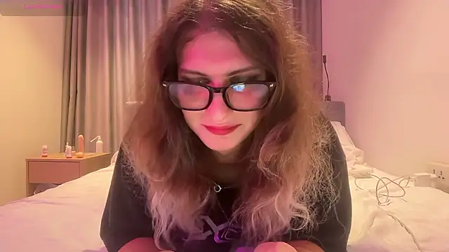 Snapshot of Alice_Pinkhead chatting on February 26, 6:56 am Alice Pinkhead online show from February 26, 6:56 am