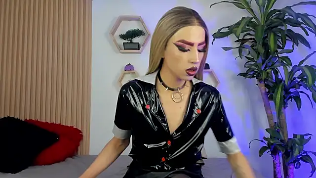 Snapshot of BrianaSchafer chatting on November 4, 5:45 pm BrianaSchafer online show from November 4, 5:45 pm