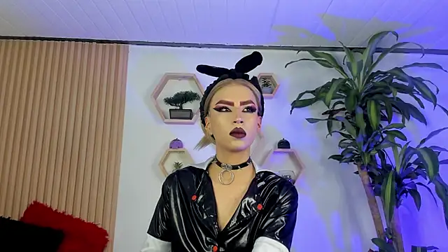 Snapshot of BrianaSchafer chatting on November 24, 5:23 pm BrianaSchafer online show from November 24, 5:23 pm