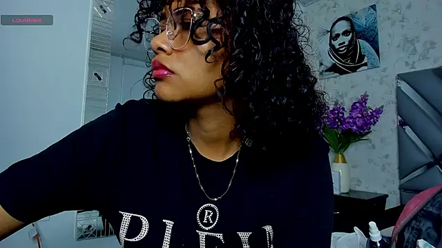 moon HoneyX online show from March 3, 2:04 pm