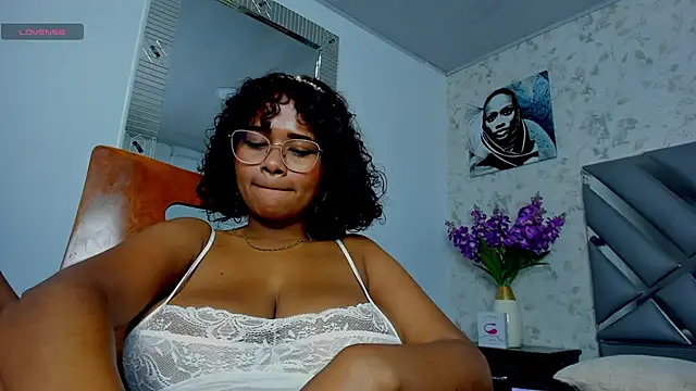 moon HoneyX online show from March 3, 5:07 pm