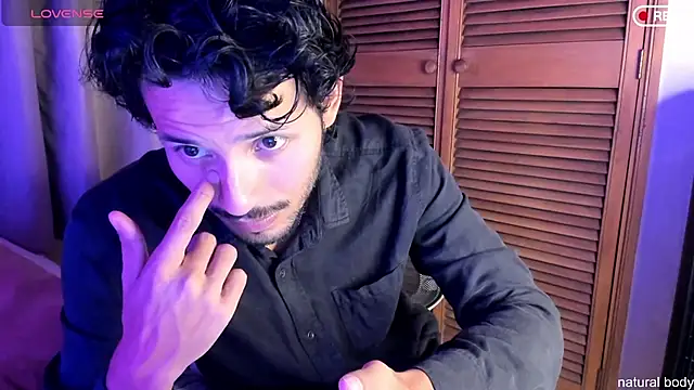 Nicholasrodrii online show from October 18, 10:32 pm