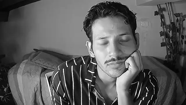 Nicholasrodrii online show from June 20, 12:14 am
