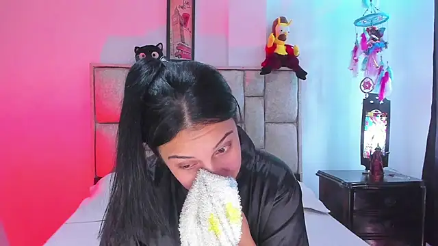 brianaGuzman online show from February 8, 6:00 pm