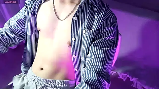 Snapshot of FEIYU001 chatting on December 2, 11:34 am FEIYU001 online show from December 2, 11:34 am