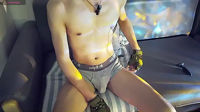 Snapshot of FEIYU001 chatting on February 3, 2:02 pm FEIYU001 online show from February 3, 2:02 pm