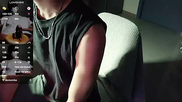 Snapshot of FEIYU001 chatting on March 20, 2:10 pm FEIYU001 online show from March 20, 2:10 pm