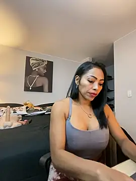 Snapshot of CindyWilliams_ chatting on December 2, 2:39 am CindyWilliams online show from December 2, 2:39 am