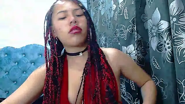 lily jamesx online show from February 11, 6:44 pm