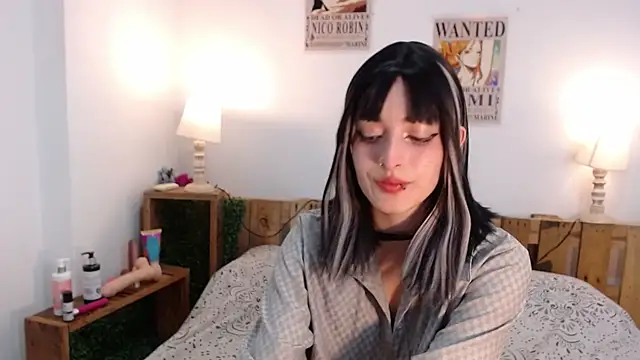 Snapshot of EvaHalsey chatting on December 7, 1:47 am EvaHalsey online show from December 7, 1:47 am