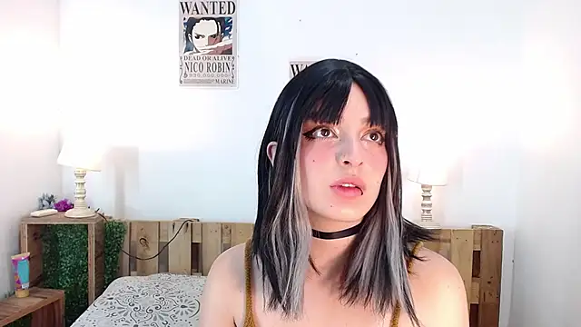 Snapshot of EvaHalsey chatting on December 10, 7:43 pm EvaHalsey online show from December 10, 7:43 pm