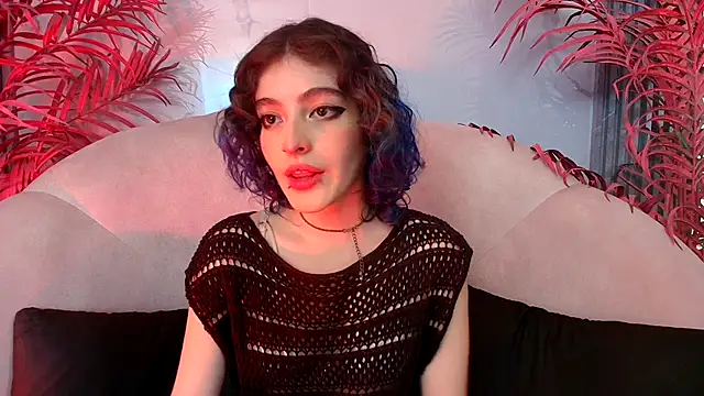 Snapshot of EvaHalsey chatting on October 30, 7:47 pm EvaHalsey online show from October 30, 7:47 pm