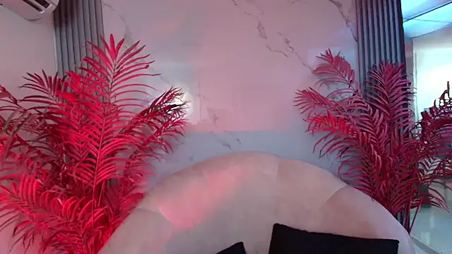 Snapshot of EvaHalsey chatting on December 3, 8:29 pm EvaHalsey online show from December 3, 8:29 pm