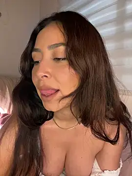 Snapshot of vixen_allure chatting on February 18, 2:16 am vixen allure online show from February 18, 2:16 am