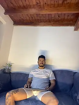 Snapshot of AndresSmith__ chatting on February 7, 7:34 am AndresSmith online show from February 7, 7:34 am