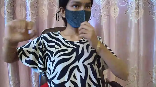 Snapshot of Srabontii chatting on October 18, 6:37 am Srabontii online show from October 18, 6:37 am