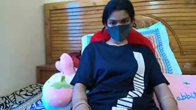 Snapshot of Srabontii chatting on October 31, 9:32 am Srabontii online show from October 31, 9:32 am