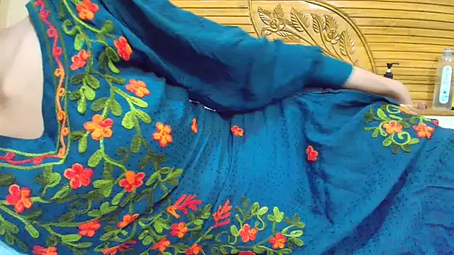 Snapshot of Srabontii chatting on October 31, 9:38 pm Srabontii online show from October 31, 9:38 pm