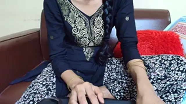 Snapshot of Srabontii chatting on November 2, 6:21 pm Srabontii online show from November 2, 6:21 pm