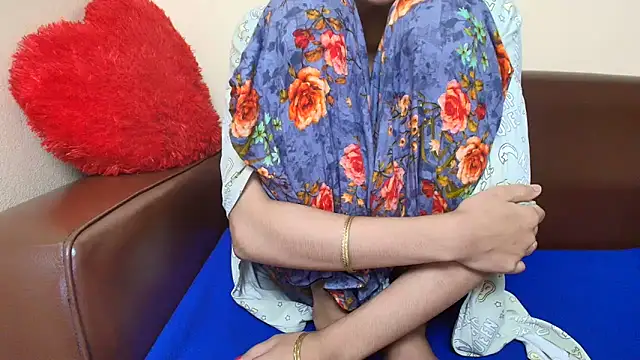 Snapshot of Srabontii chatting on November 9, 9:51 am Srabontii online show from November 9, 9:51 am