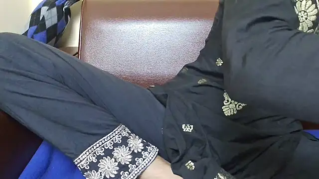 Snapshot of Srabontii chatting on November 11, 10:48 am Srabontii online show from November 11, 10:48 am