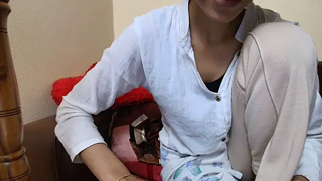 Snapshot of Srabontii chatting on November 17, 5:02 am Srabontii online show from November 17, 5:02 am