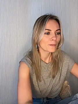 Snapshot of Milla__one chatting on February 6, 11:35 am Milla one online show from February 6, 11:35 am