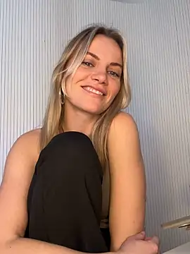 Snapshot of Milla__one chatting on February 18, 2:35 pm Milla one online show from February 18, 2:35 pm