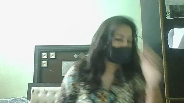 Snapshot of couplesuni chatting on May 6, 3:13 am couplesuni online show from May 6, 3:13 am