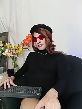 Snapshot of LukaCastillo chatting on November 7, 9:04 pm LukaCastillo online show from November 7, 9:04 pm