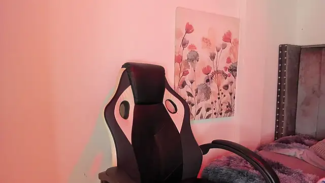 Alaia Cute online show from December 5, 3:04 am