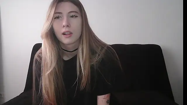 ErikaShyy online show from October 9, 10:46 am